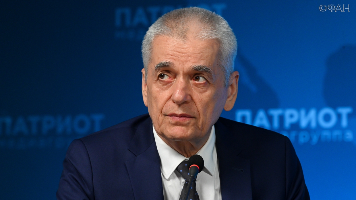 «Тревожные признаки в поведении»: Онищенко о скандале из-за отца 9-летней студентки МГУ «Тревожные признаки в поведении»: Онищенко о скандале из-за отца 9-летней студентки МГУ Общество