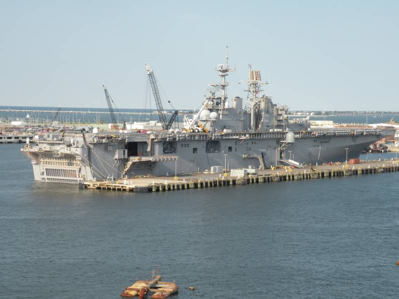 Военно-морская база Норфолк – проплывая мимо вмф