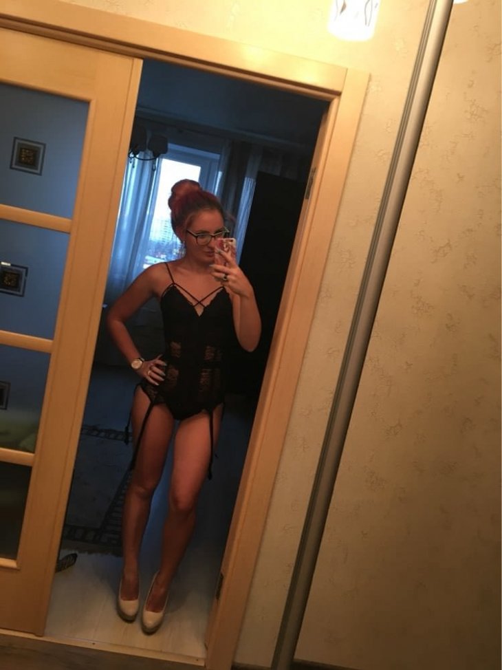 Девушки меряют нижнее белье 