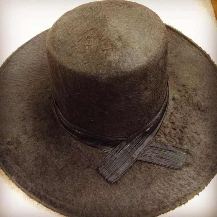 Фермер проверял поле и на глубине 10 метров случайно нашел корабль, который стоял под землей целиком Фермер проверял поле и на глубине 10 метров случайно нашел корабль, который стоял под землей целиком Культура