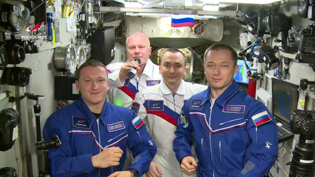 Борт МКС передал россиянам поздравление с Днем Государственного флага Общество