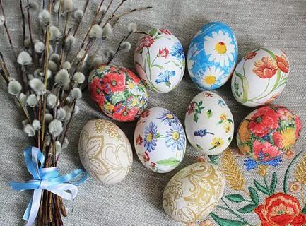 В прошлом году к Пасхе делала декор яиц в технике декупаж. Сделайте и Вы к празднику. handmake