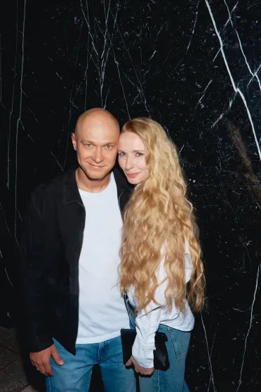 Юра Борисов с женой, Евгений Цыганов и Юлия Снигирь, Аглая Тарасова и Саша Бортич на премьере фильма 