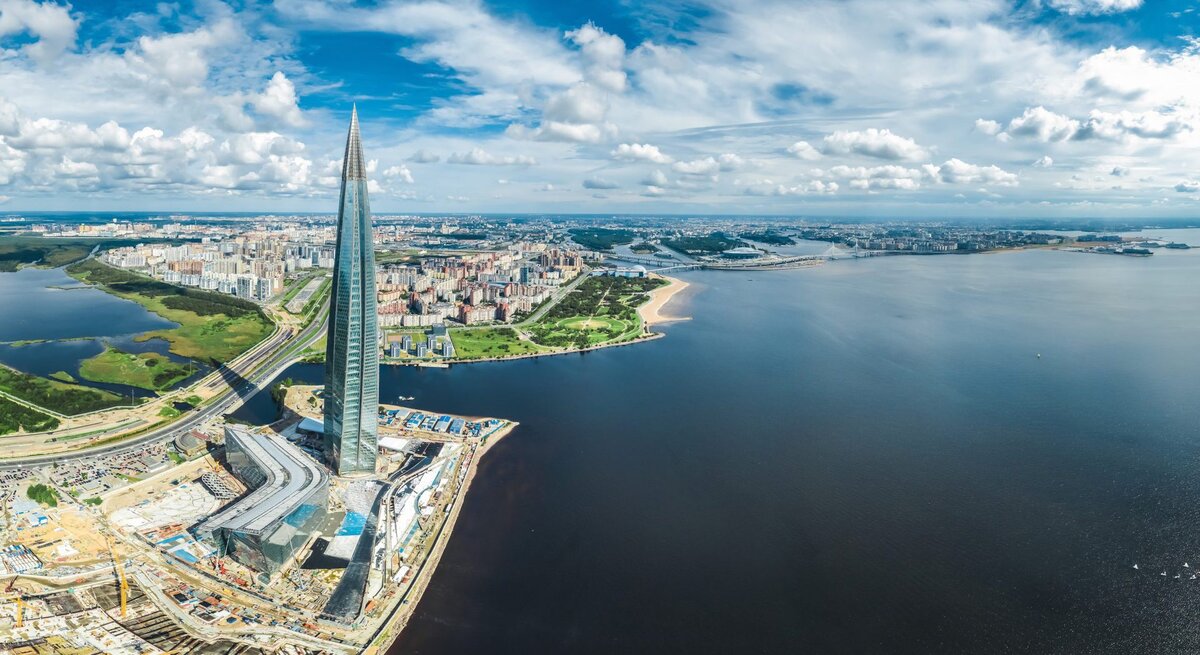 Самый лучший небоскреб в мире, по признанию экспертного жюри международной премии в области высотной архитектуры Emporis Skyscraper Award, находится в Санкт-Петербурге.-2