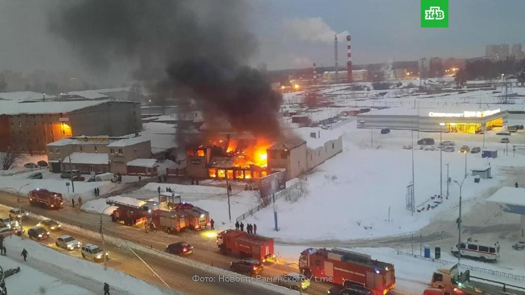 Пожар в автомагазине с красками в Подмосковье: видео