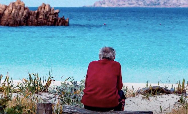 У мужчины сломалась лодка и он причалил к необитаемому острову. Он решил остаться и живет там уже 30 лет Культура