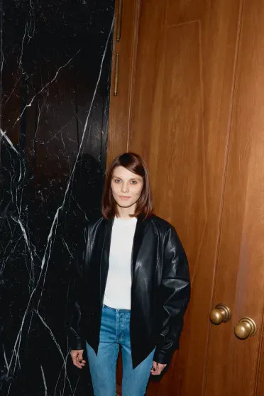 Юра Борисов с женой, Евгений Цыганов и Юлия Снигирь, Аглая Тарасова и Саша Бортич на премьере фильма 