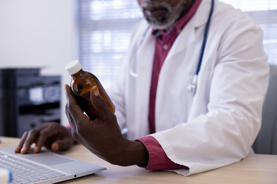 Петр Белый: Россия готова поставлять лекарства в Африку, но мешают сложности с расчетами