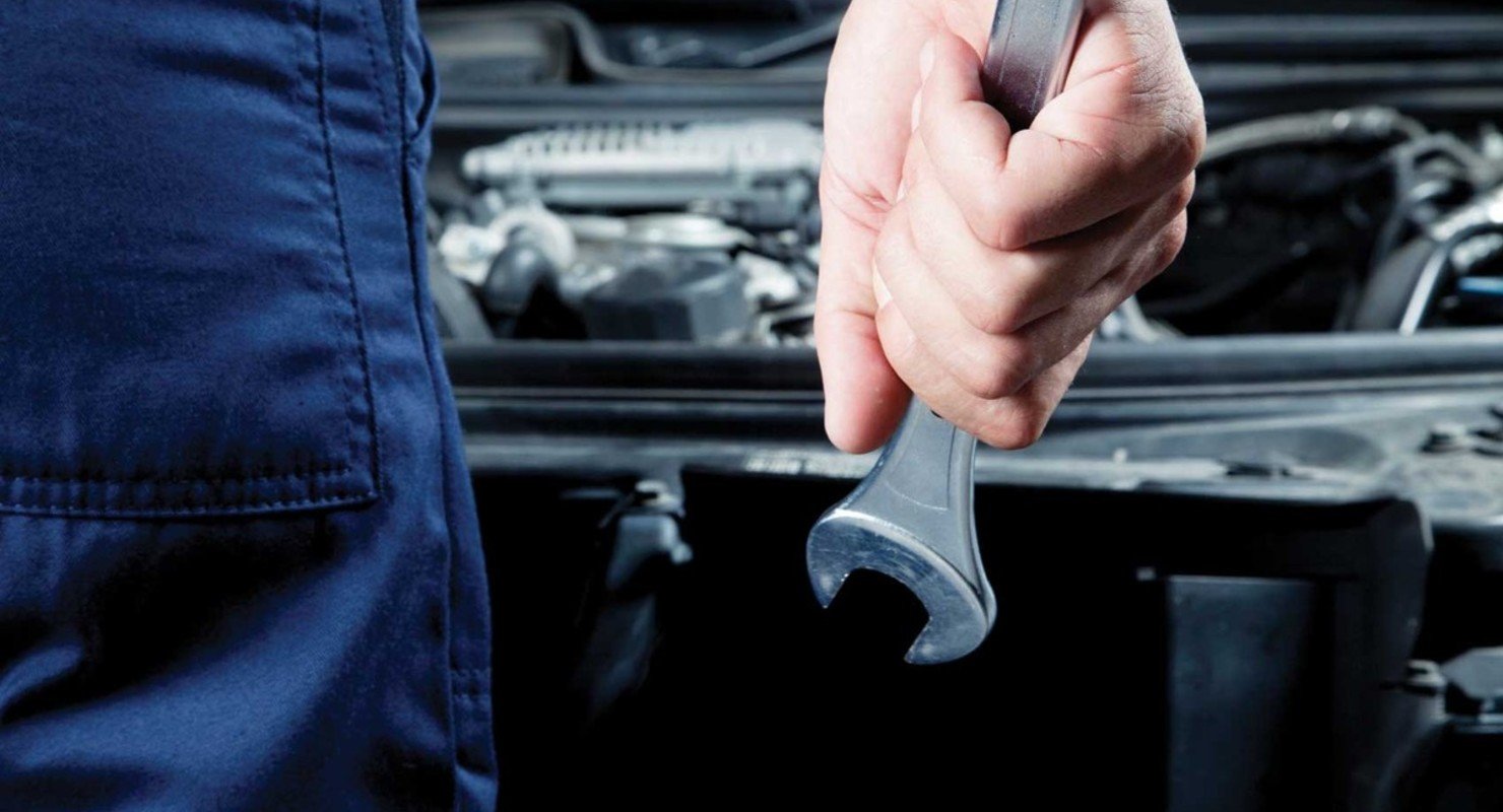 Зачем водители возят гаечные ключи в двери автомобиля