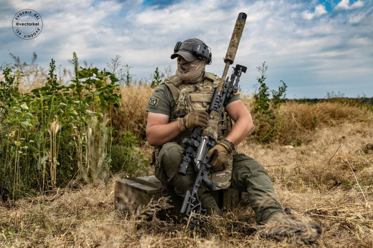 ДОНБАССКИЙ ФРОНТ: ВС РОССИИ ДАВЯТ ВСУ ПОД СВАТОВО, ВРАГ ЗАШЁЛ В КЛЕЩЕЕВКУ ﻿