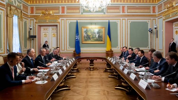 Политолог Ищенко объяснил приглашение Украины на переговоры по вооружению в НАТО