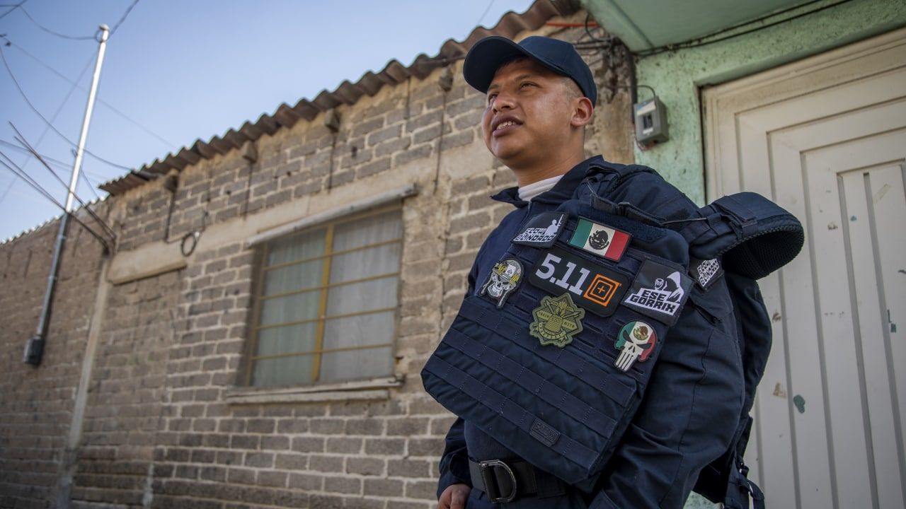 Экс-генпрокурора Мексики прилюдно заковали в наручники по делу о пропаже 43 студентов Происшествия