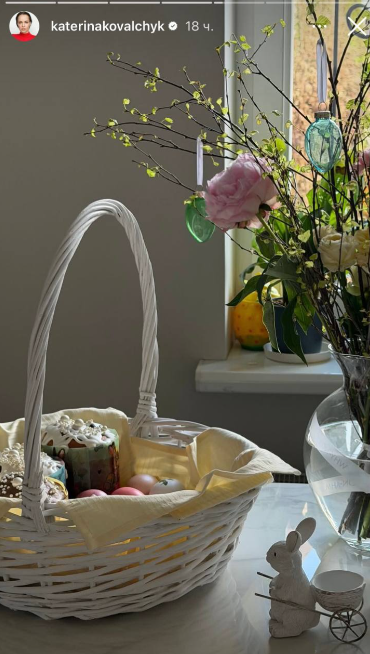 Киркоров с куличом за 100 тысяч рублей, Екатерина Стриженова с внуками: как звезды отметили Пасху-2026 праздник, Пусть, чтобы, Стриженова, Татьяна, Песков, дочери, подписала, сердца, кулича, Навка, телеведущая, 58летний, посетили, Екатерины, звезда, Филипп, службу, Ксении, соцсетях