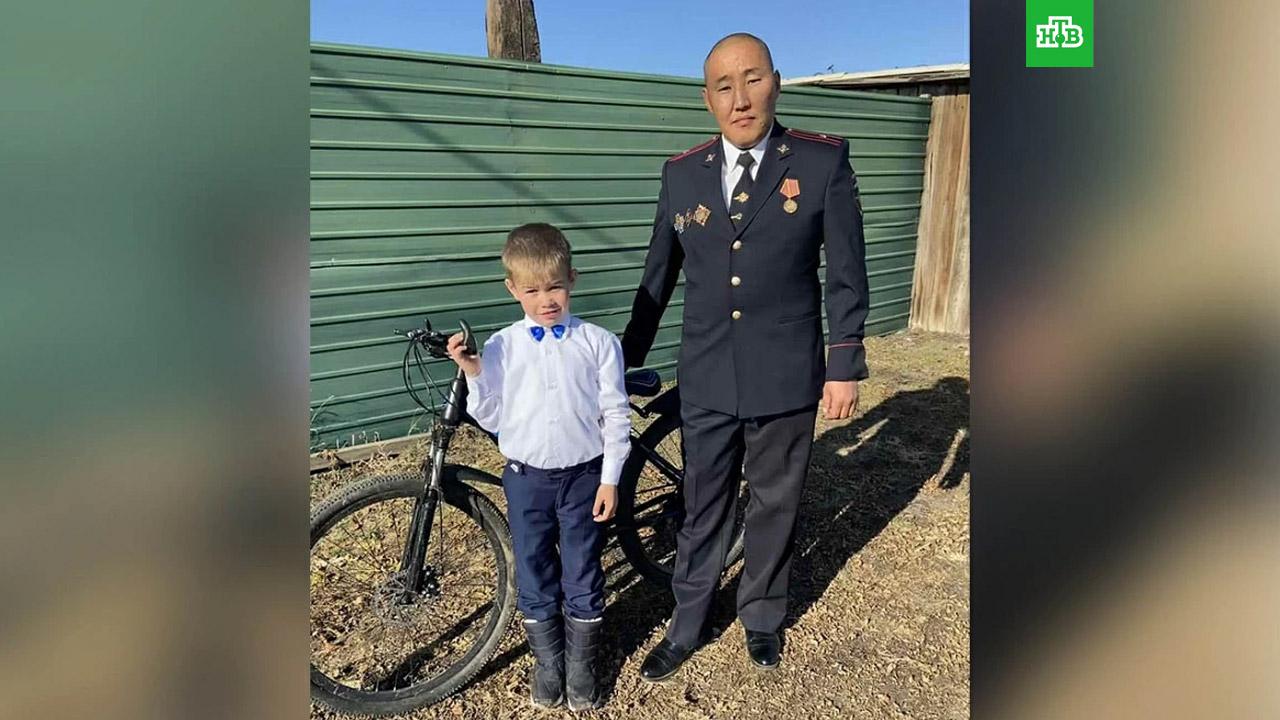 Школьник помог полицейским спасти знакомого мальчика от педофила