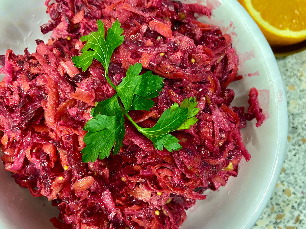 Все картофельно - мясные салаты вроде оливье оставим на зиму! А летом хочется чего-то лёгкого, но сытного, вкусного...но новенького. Чтобы не "как обычно".-6