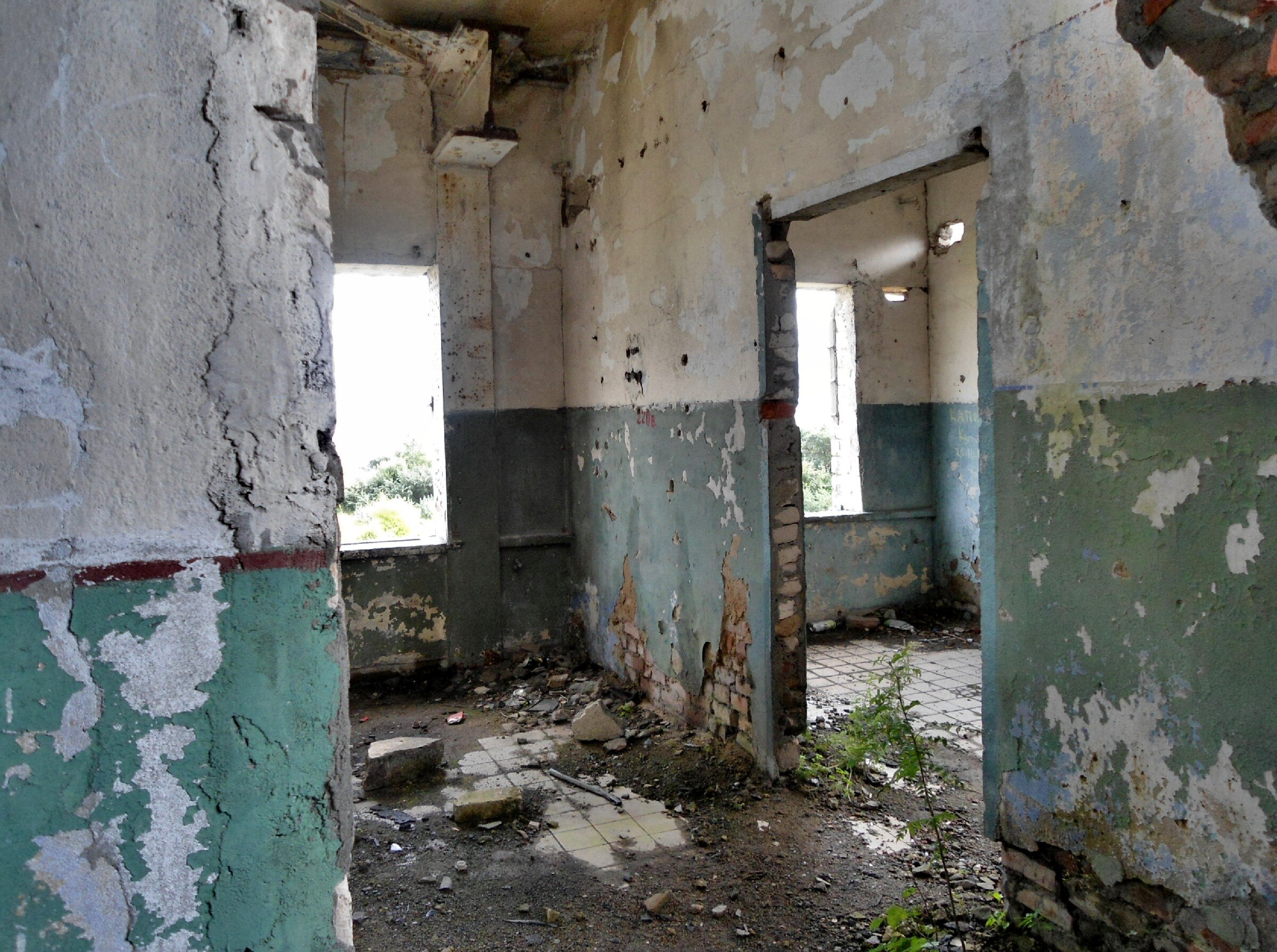 Заброшенный немецкий аэродром Люфтваффе Нойтиф. Начало. Заброшенный немецкий аэродром Люфтваффе Нойтиф. Начало.