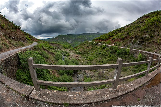 Умопомрачительно красивая албанская глубинка, в которой хочется оказаться прямо сейчас здесь, просто, которые, гдето, своей, Коман, озера, дорога, которых, людях, много, встретить, каньона, совершенно, вывеску, нужно, очень, небольшие, выглядит, нормальным