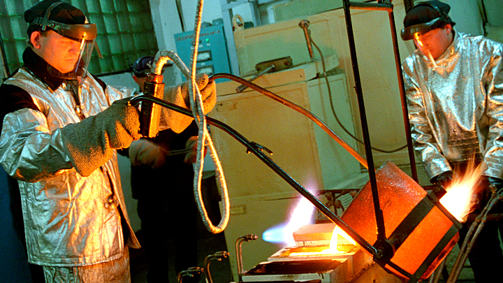 СЛУЖАНКА ЗОЛОТОГО ТЕЛЬЦА: ЦЕНТРОБАНК ОТПРАВЛЯЕТ РУССКОЕ ЗОЛОТО В ЛОНДОН