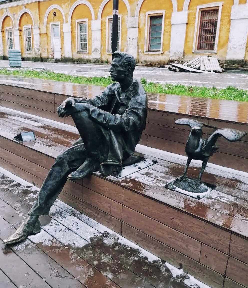  Самые заметные памятники,  установленные в России в 2022 году. Я нашла 18 интересных, на мой взгляд.