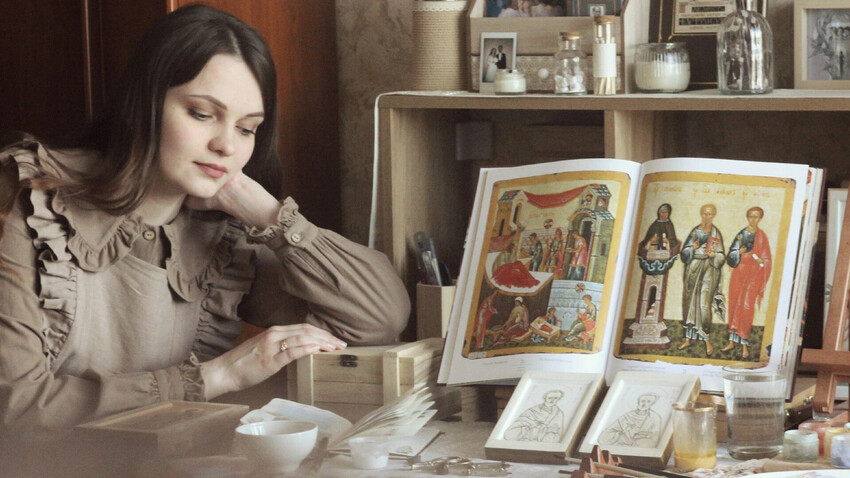 «Икона — душа русского человека»: как работает 23-летняя мастер-иконописец