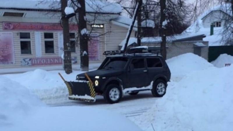 Нижегородские автолюбители вышли на расчистку дорог после сильного снегопада