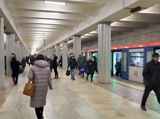 Москвич потерял деньги в метро, отправившись покупать автомобиль