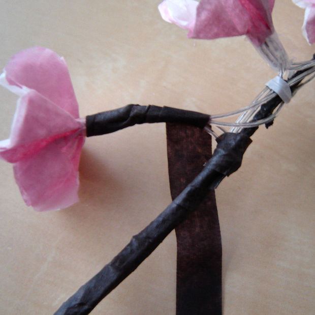 Цветущая вишня из бумаги. Ночник.  Мастер-класс идеи