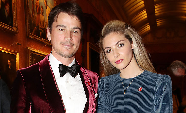 Джош Хартнетт стал отцом в третий раз, причем еще год назад