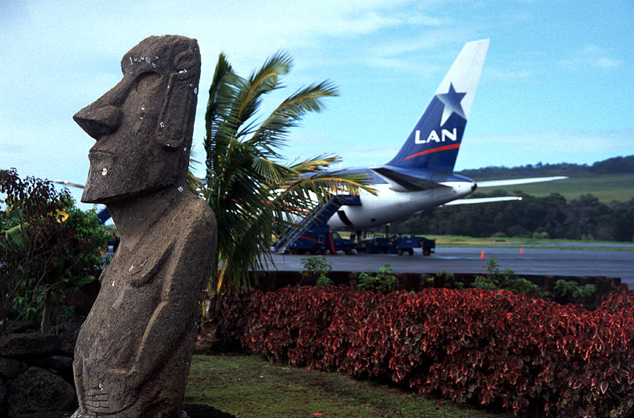 Mataveri_Airport_Easter_Island_Chile.jpg