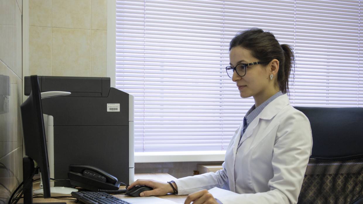 Пациентов с легким течением коронавируса будут лечить удаленно в Новосибирской области