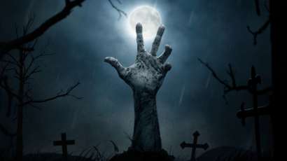 Рука зомби торчит из могилы
