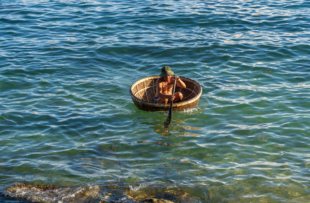 Почему у вьетнамцев лодки круглые? Почему у вьетнамцев лодки круглые?