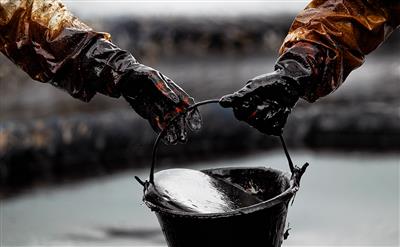 Нефть коррекционно дешевеет после роста цен в три предыдущих дня