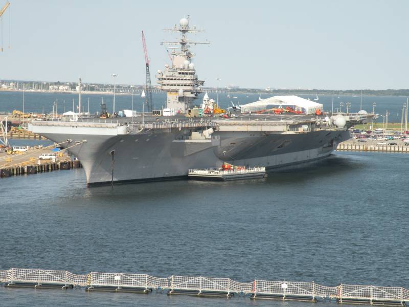 Военно-морская база Норфолк – проплывая мимо вмф