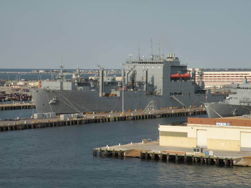 Военно-морская база Норфолк – проплывая мимо вмф