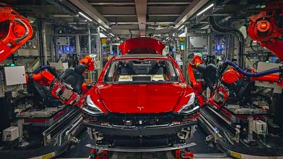 Tesla остановила производство на шанхайском заводе из-за локдауна