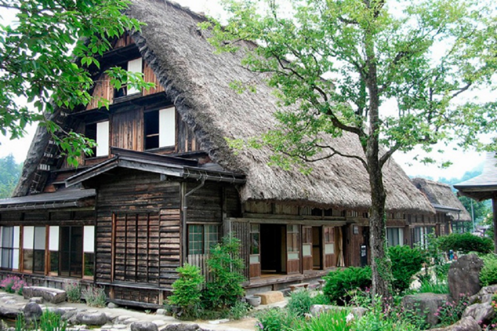 Japanese village. Минка дом в Японии. Минка жилище. Традиционное японское жилище Минка. Минка деревенский дом в Японии.