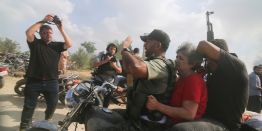 Захват заложников, убитые и раненые, призыв резервистов, режим ЧС: Последствия авиаударов ХАМАС по Израилю