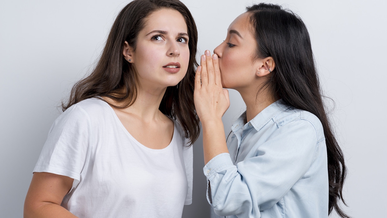 Психологи дали советы, как справиться со слухами о себе