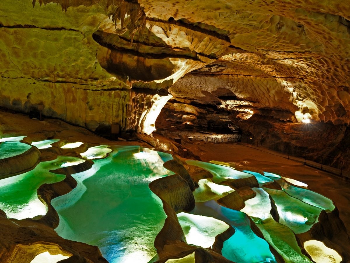 Удивительные места нашей планеты. Пещера Святого Марселя д’Ардеш, Франция. Пещеры Ардеш. Красивые необычные места.