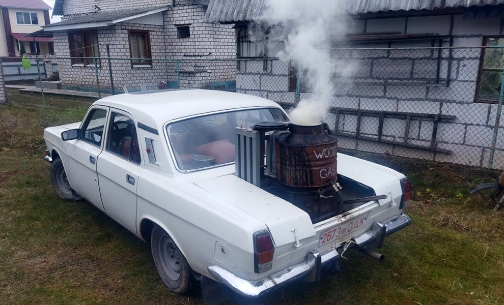 Гаражный механик сделал Волгу на дровах и попробовал, будет ли она ехать: видео