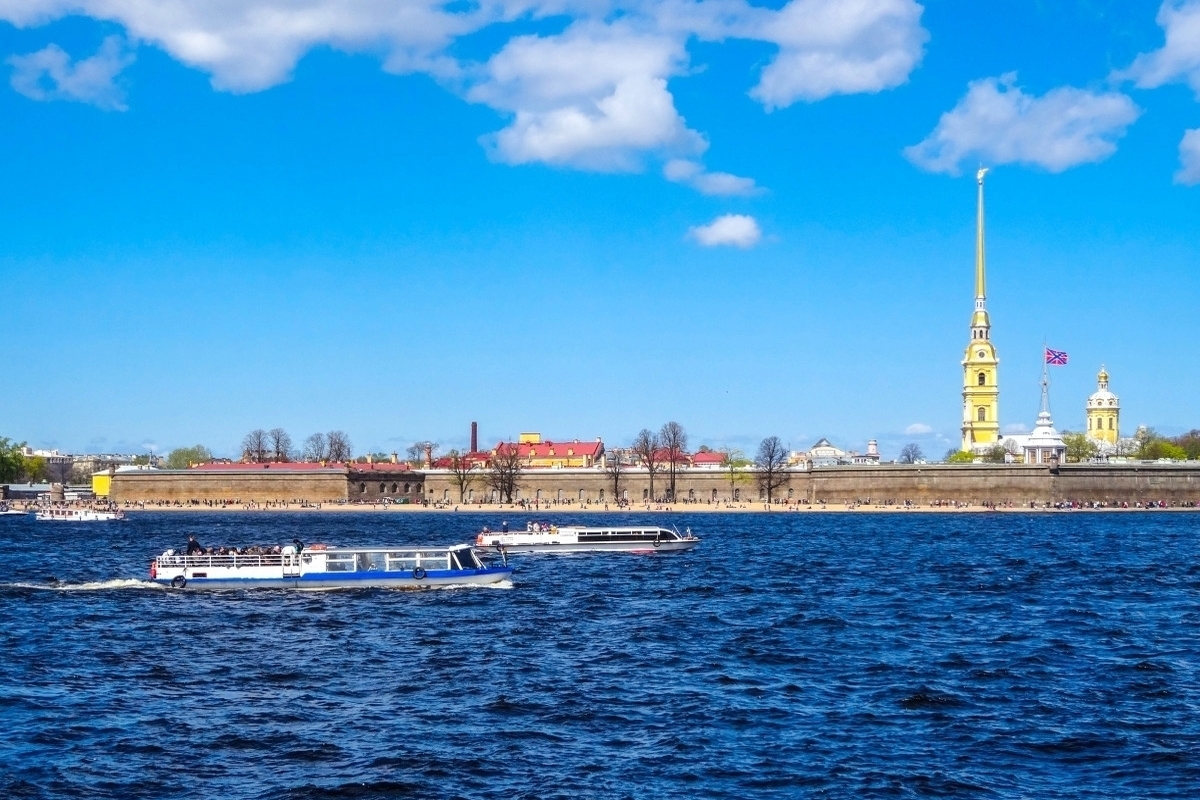 Санкт-Петербург оказался на втором месте, куда россияне хотят приехать летом