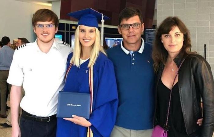 Людмила Исаева и Владимир Малахов с детьми