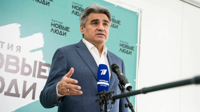 Лидер партии 