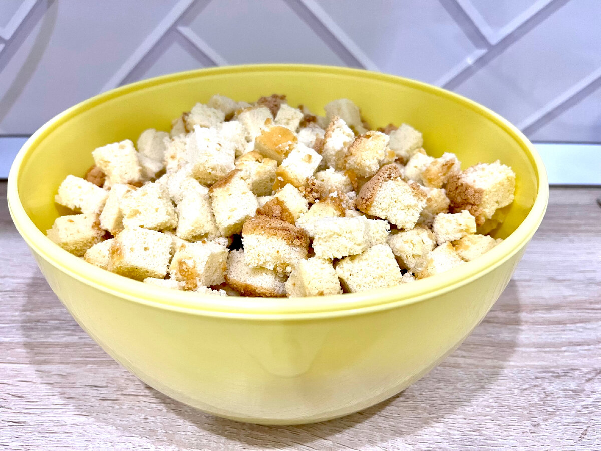 Самый простой торт, который всегда получается. Но до чего же вкусный! Во рту тает - это про него: нежный и мягкий, и на одном кусочке невозможно остановиться.-4