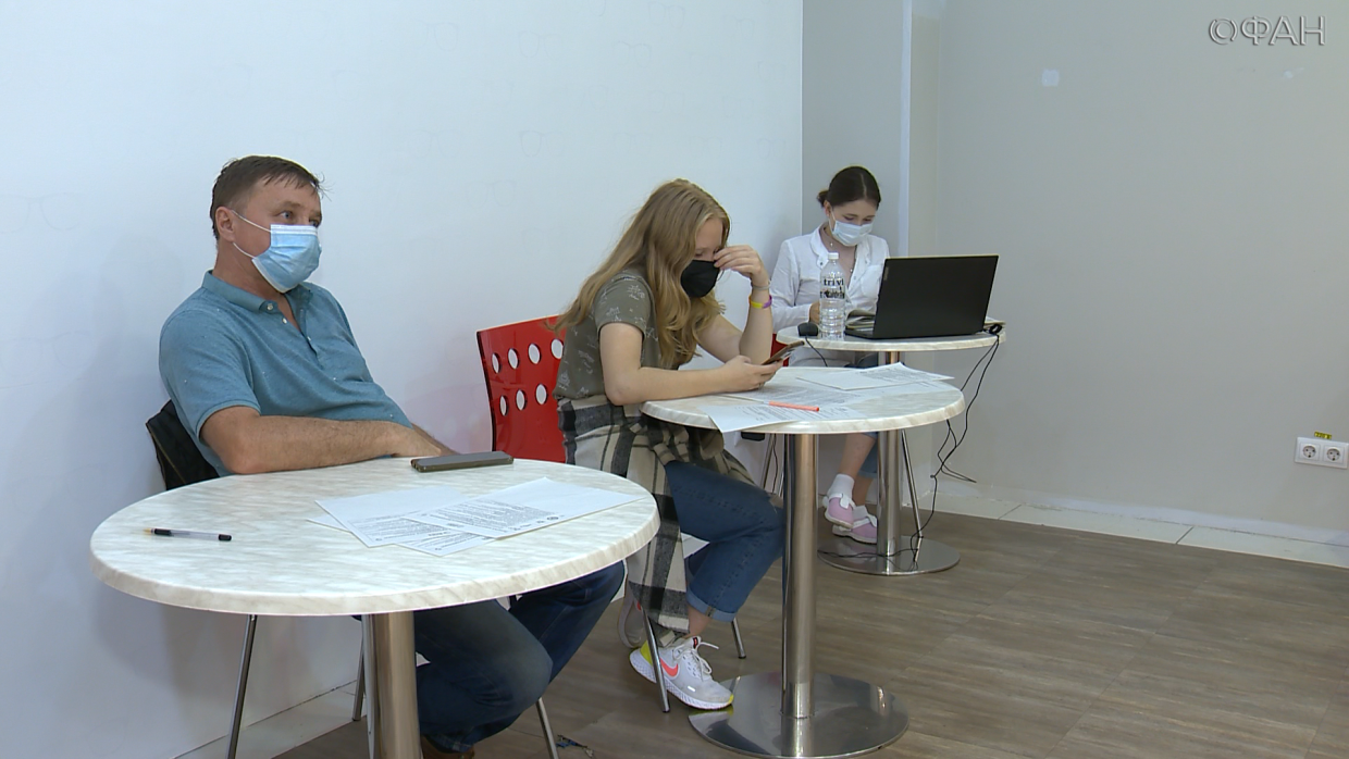 Пункты вакцинации в торговых центрах Владивостока набирают популярность: репортаж ФАН Пункты вакцинации в торговых центрах Владивостока набирают популярность: репортаж ФАН Общество