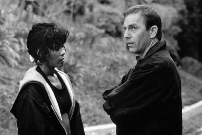 Обратная сторона славы Уитни Хьюстон. За кадром культового фильма 1990-х «Телохранитель» Обратная сторона славы Уитни Хьюстон. За кадром культового фильма 1990-х «Телохранитель»