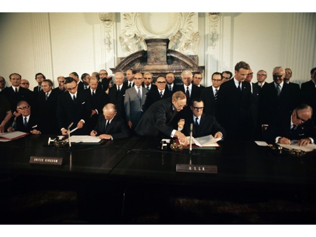 За что Горбачев ненавидел главу МИДа СССР Громыко, который привёл его на вершину власти история