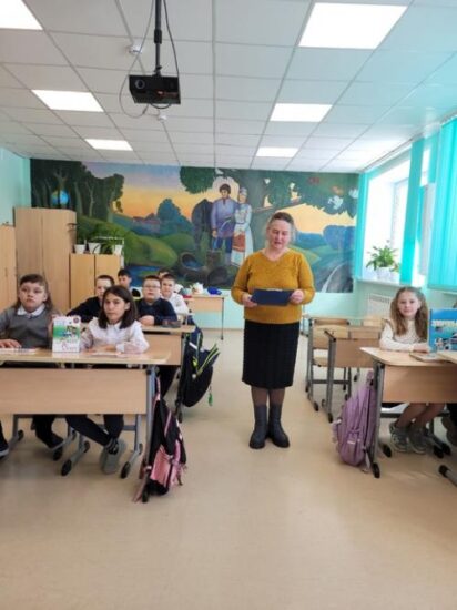 10 марта заведующий янгорчинского СДК с учениками 4 класса янгорчинской сош провели информационный час “Здоровый Образ Жизни Важен”.