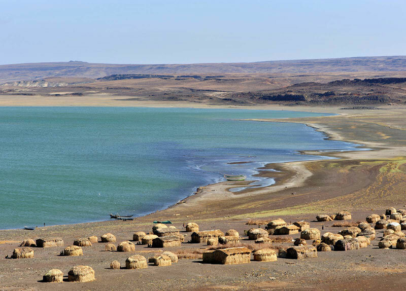 Хижины так и остались (фото: Phinemo)